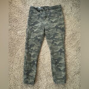 Gap True Skinny Camo Pants